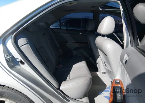 2003 Toyota Camry Xle V6 z USA, uszkodzony, nr VIN 4T1BF32K83U555603